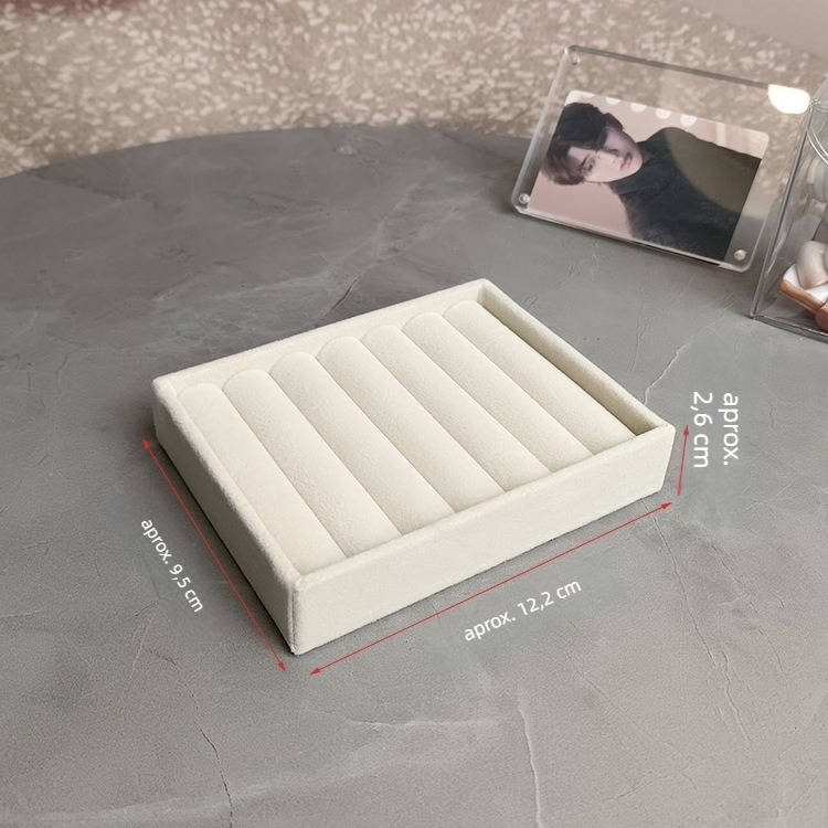 Cutie pentru bijuterii cu construcție rigidă, stil de relaxare, interior monocrom, tavă sertar pentru întâlu, cercei, brățări și ceasuri