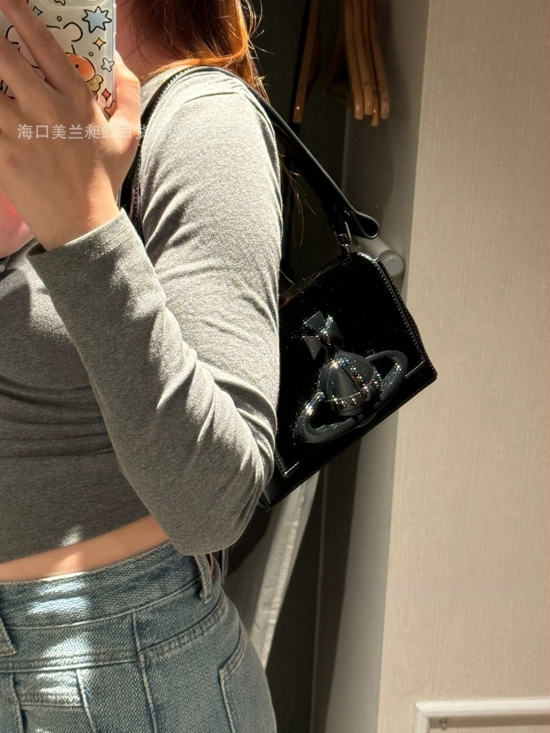 Geantă pentru subraț din piele naturală, formă orizontală pătrată, închidere cu șnur, căptușeală din nylon, curele duble