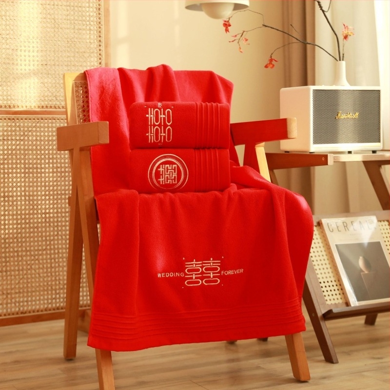 Set de prosoape de baie din 100% bumbac, într-o cutie cadou, 600 g, cu logo brodat