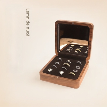 Cutie de bijuterii din lemn de nuc cu interior catifelat – spațiu mare pentru inele și ceasuri