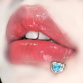 Piercing pentru buze cu filet intern – oțel titan, lucrat manual, stil geometric