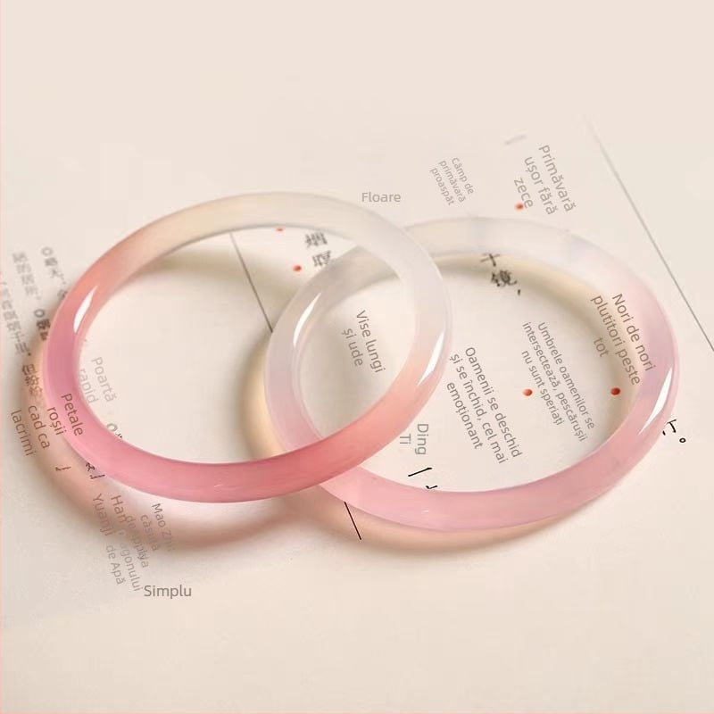 Bratara din chalcedon cu forma geometrică, finisaj lustruit, material natural, stil modern minimalist