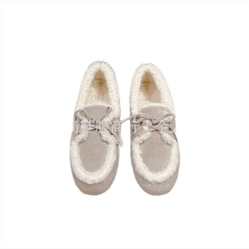 Mocasin din piele de capră, căptușit cu lână, șireturi, talpă din cauciuc