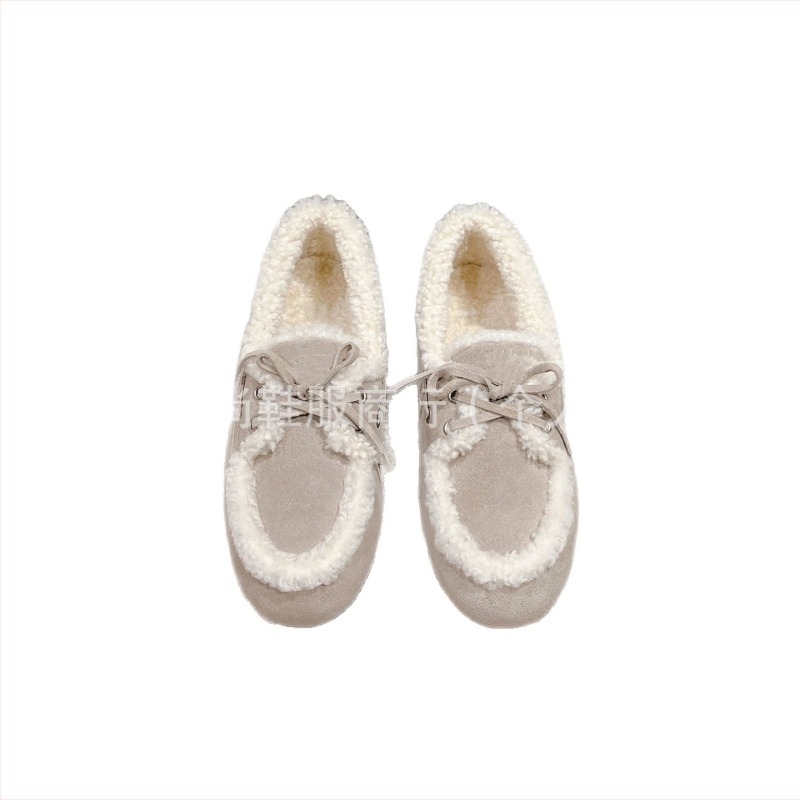 Mocasin din piele de capră, căptușit cu lână, șireturi, talpă din cauciuc