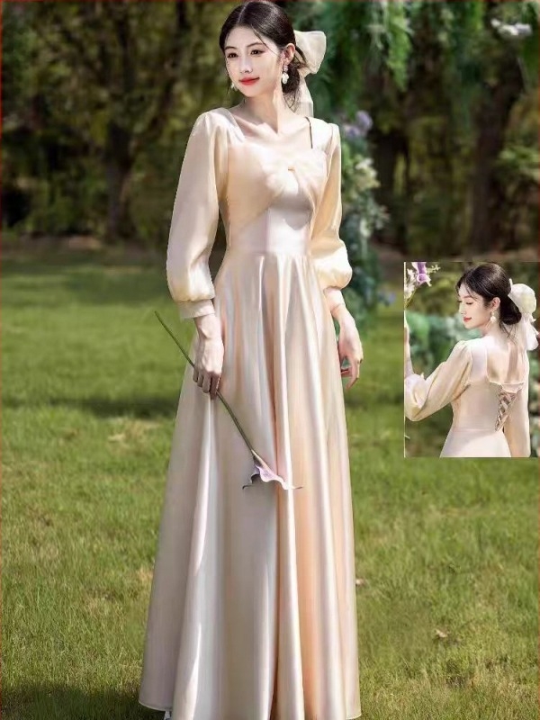 rochie de domnișoară de onoare, mâneci lungi, satin, croială în formă de A, decolteu pătrat