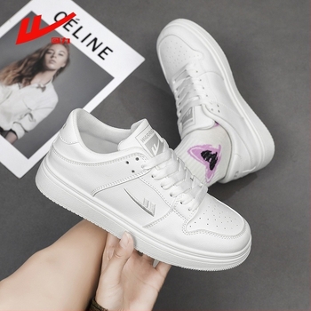 Sneakers unisex, partea superioară din piele sintetică, talpă PVC, design low-top, închidere cu șireturi, talpă EVA
