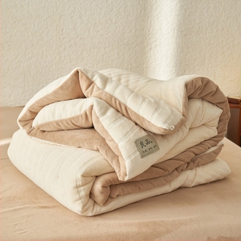 Set de pat din velur lapte cu model gravat și imprimare reactivă 14863995 – iarnă, set de patru piese