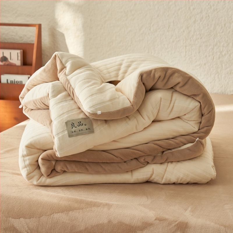 Set de pat din velur lapte cu model gravat și imprimare reactivă 14863995 – iarnă, set de patru piese
