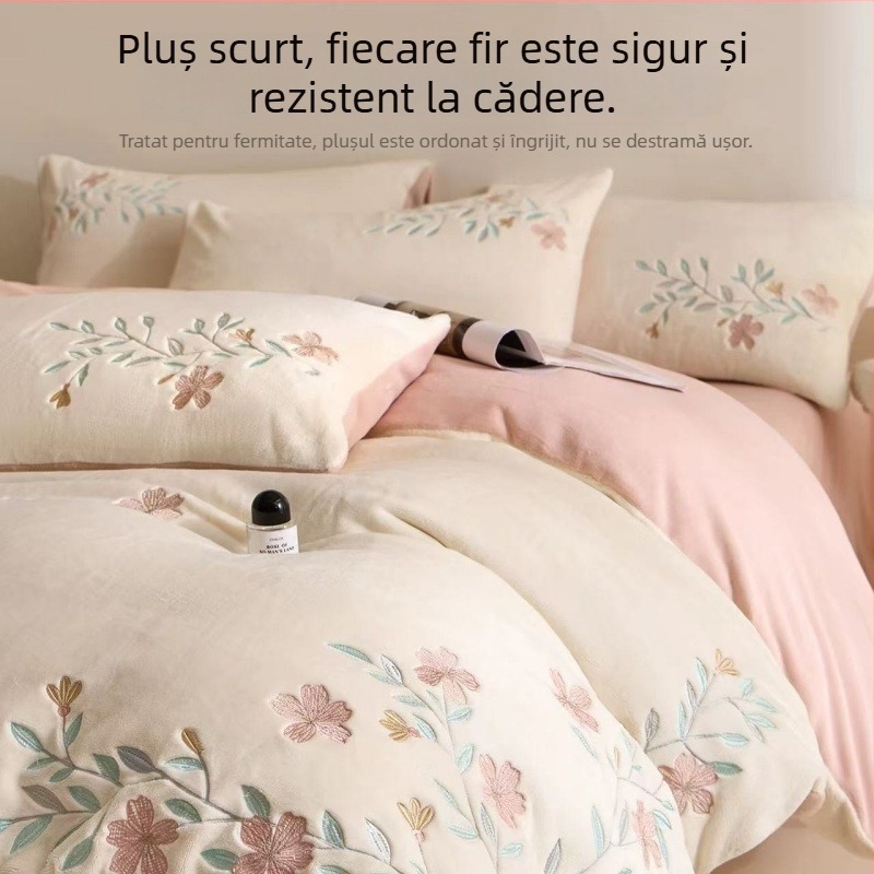 Set de pat din velur de lapte, patru piese, cu husă de pilotă brodată, accente din velur coral, model plante și flori, imprimare reactiva