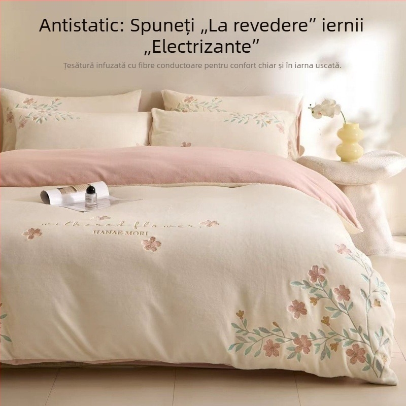 Set de pat din velur de lapte, patru piese, cu husă de pilotă brodată, accente din velur coral, model plante și flori, imprimare reactiva