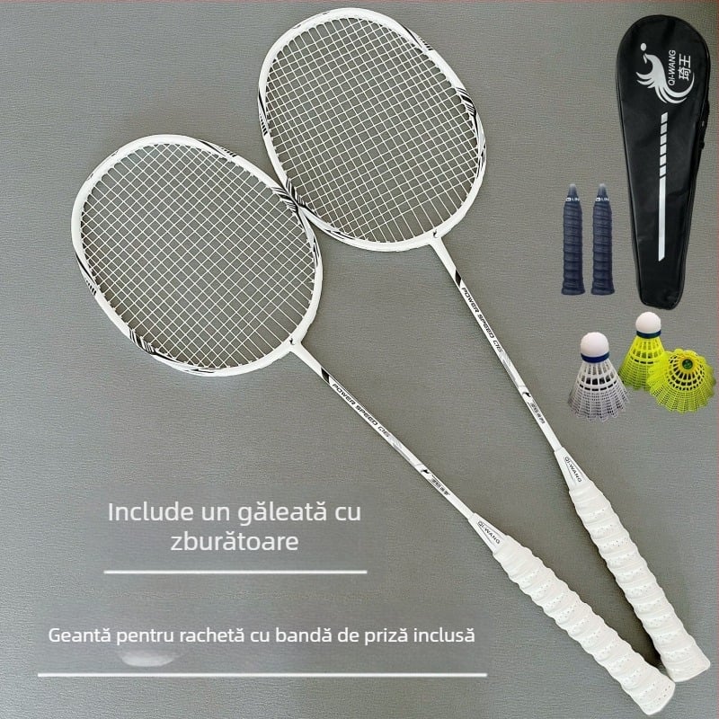Rachetă de badminton – ultraușoară, cadru din fibră de carbon, 95–100 g, mâner G1, rigiditate a ramei ușor mai mare, potrivită pentru antrenamente și competiții pentru amatori