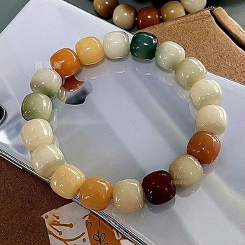 Perle Bodhi din semințe pentru rugăciune — brand Qing niantang; material: semințe Bodhi; meșteșug: Altul; lansare: Iarna 2022.