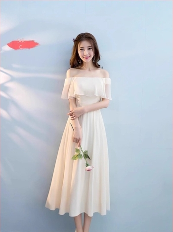 rochie de domnișoară de onoare, decolteu halter, fără mâneci, siluetă în formă de A, țesătură zbârcită, poliester