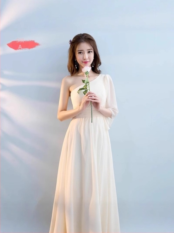 rochie de domnișoară de onoare, decolteu halter, fără mâneci, siluetă în formă de A, țesătură zbârcită, poliester