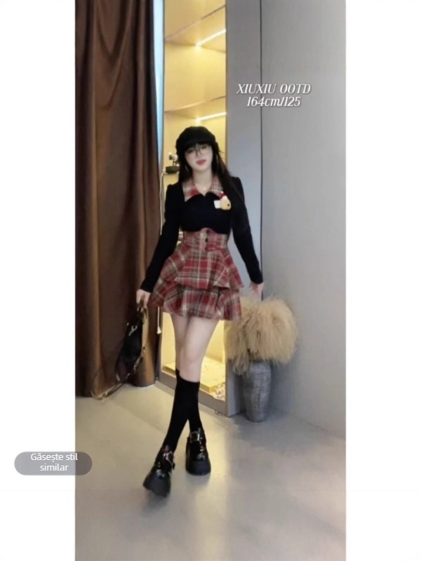 Set costum cu fustă: top polo tricotat 3D cu urs și fustă în carouri, poliester, mâneci lungi, lansare toamnă-iarnă 2025