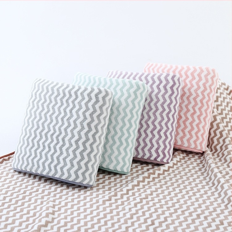 Prosop de baie din catifea coral warp knitted cu model apa, 150D, 200-300 g, 90% component principal, margine cusuta