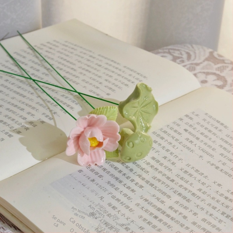 Vază ceramică, pictată manual, cu motiv floral de peonie și frunză de lotus (Brand: Ni Tao Tang; Stil: Chinezesc; Categorie: Plante)