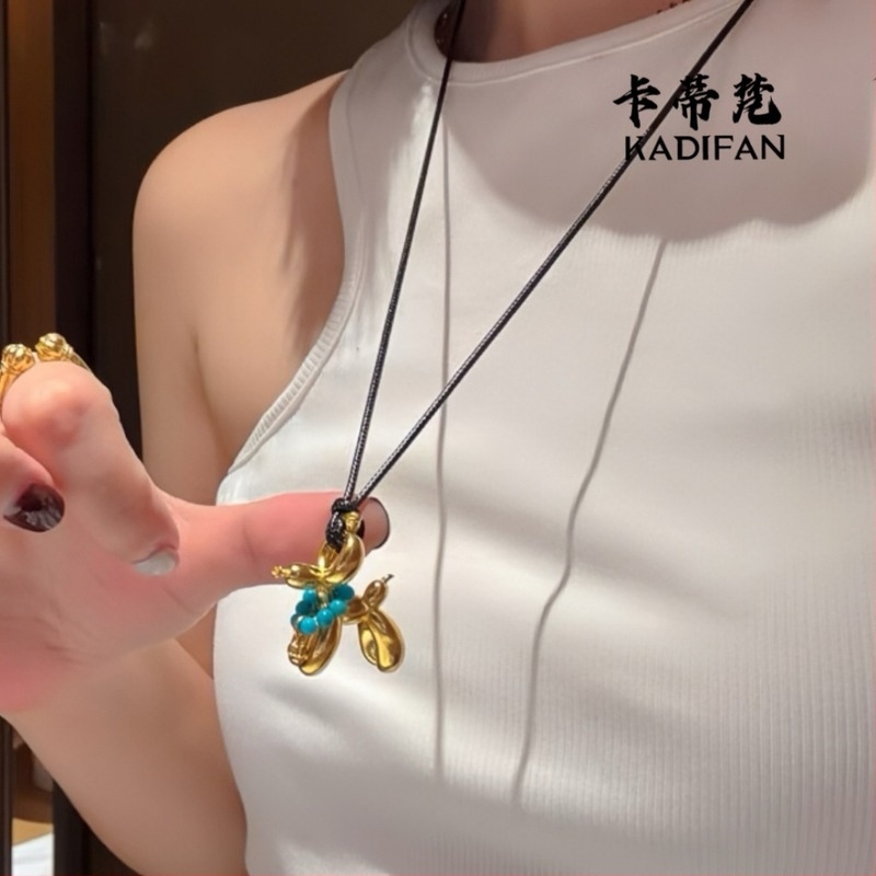 Colier din cupru cu pandantiv cățeluș balon, în formă U, stil natural, proaspăt și dulce, primăvara 2025