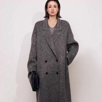 Palton din Chenille, lungime scurtă, croială cocoon lejeră, mâneci 3/4, guler tip sacou