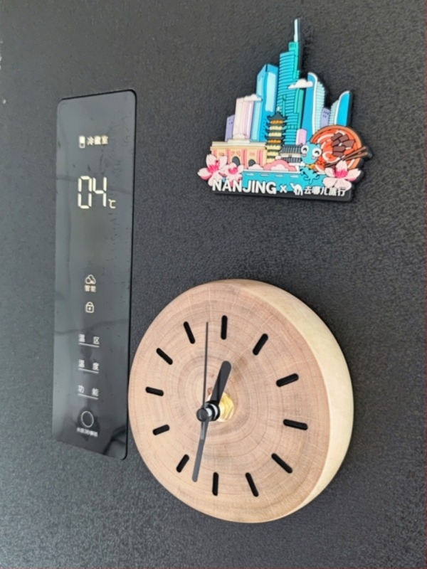 Ceas din lemn masiv, mișcare silențioasă, afișaj LCD circular și analog, alimentat cu baterie