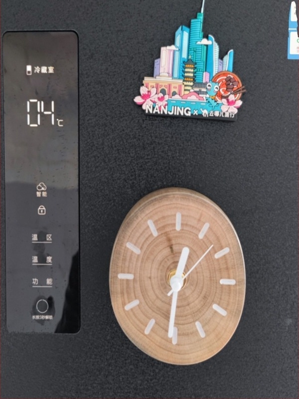 Ceas din lemn masiv, mișcare silențioasă, afișaj LCD circular și analog, alimentat cu baterie