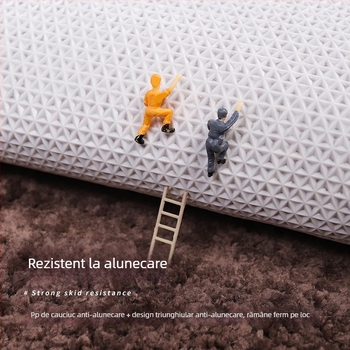 Covor de podea cu pluş dens, absorbant și antiderapant; Material: poliester; Formă: dreptunghi; Spălare: la mașină