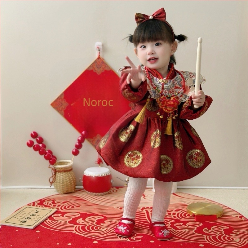 Rochie pentru copii în stil chinezesc Tang pentru primul lor aniversar — model koi, căptușeală din fleece, țesătură din celuloză regenerată, lansare toamnă 2025, potrivită pentru vârsta 1–3 ani