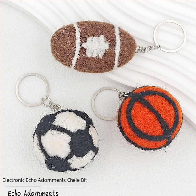 Breloc nepalez din lână filț – 3D fotbal, baschet și rugby, pandantiv pentru geantă din filc (Origine Yiwu; realizare manuală; lână; vară 2025)