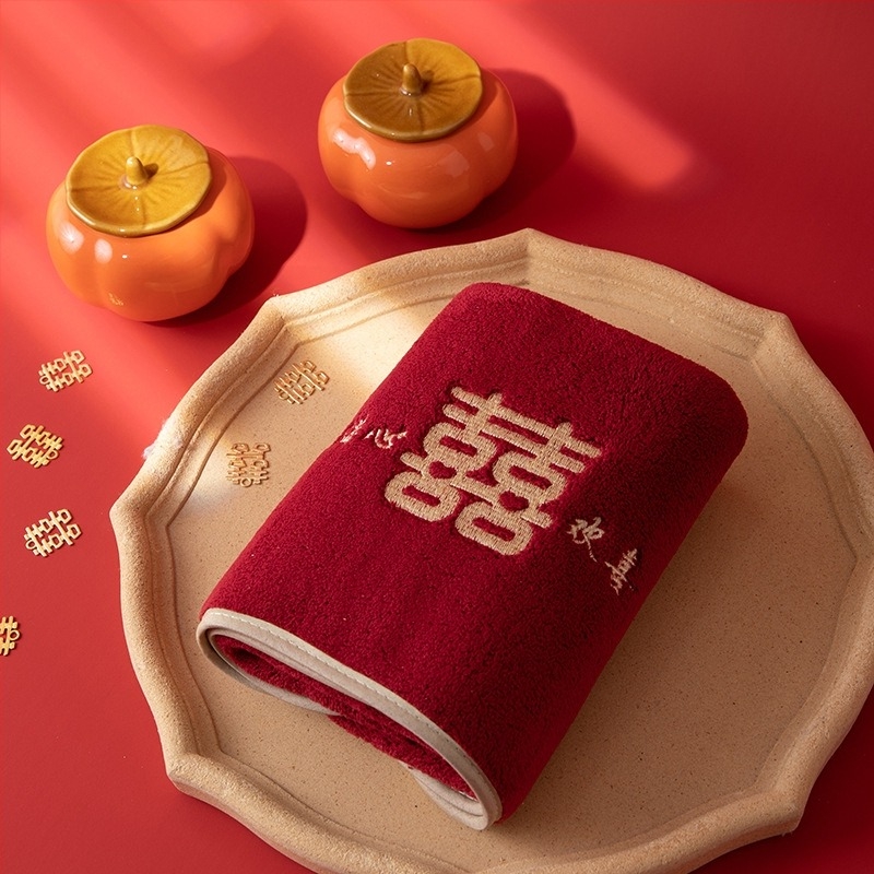 Prosop coral fleece brodat, 150D, 80–100 g, broderie + țesătură simplă, reutilizabil