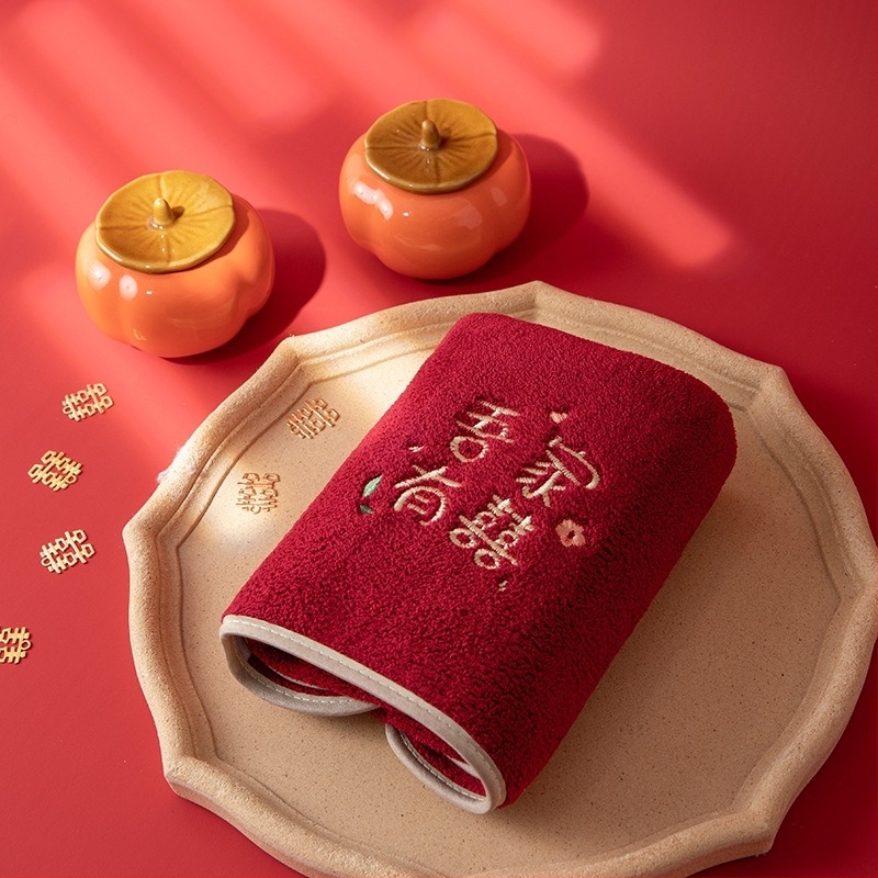 Prosop coral fleece brodat, 150D, 80–100 g, broderie + țesătură simplă, reutilizabil