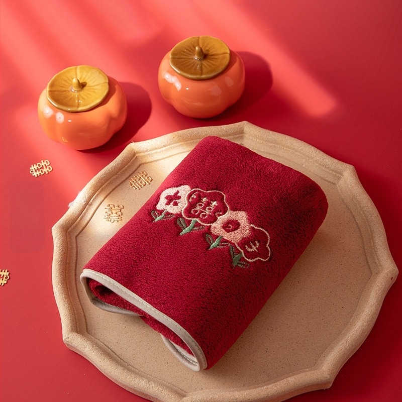 Prosop coral fleece brodat, 150D, 80–100 g, broderie + țesătură simplă, reutilizabil