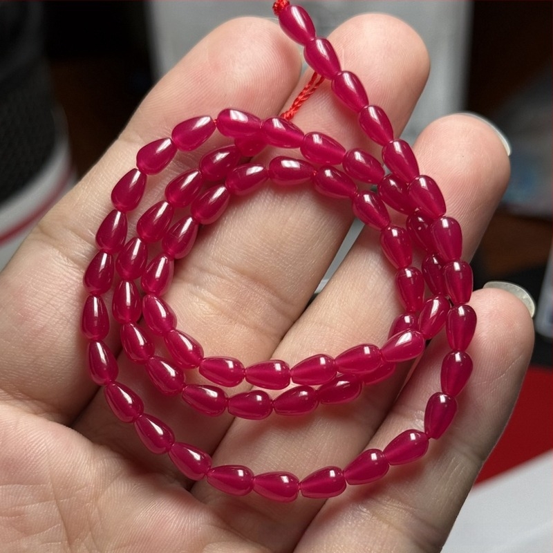 Mărgele rubin corindon – forme variate, tăiate și lustruite, pietre prețioase libere