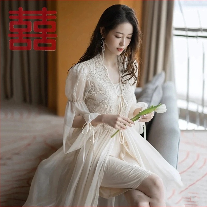 Robe de noapte de mireasă cu tren lung, decolteu în V adânc, mâneci bufante, material plasă cu peste 95% poliester, talie la talie