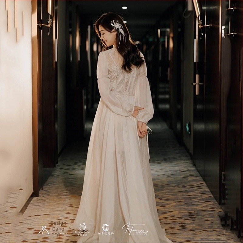 Robe de noapte de mireasă cu tren lung, decolteu în V adânc, mâneci bufante, material plasă cu peste 95% poliester, talie la talie