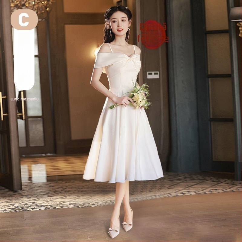 Rochie de domnișoare satinată, mâneci scurte, decolteu rotund, amestec din fibre chimice, poliester, finisaj șlefuit, vara 2023