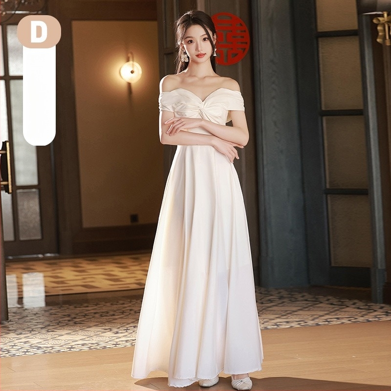 Rochie de domnișoare satinată, mâneci scurte, decolteu rotund, amestec din fibre chimice, poliester, finisaj șlefuit, vara 2023