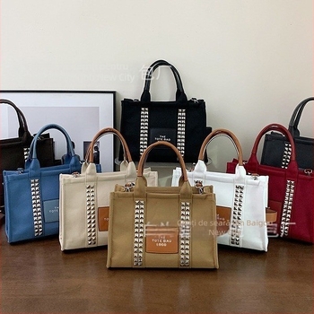 Geantă Tote din PU – închidere cu fermoar, căptușeală din canvas, formă orizontal pătrată, buzunar pentru telefon, curea de umăr simplă