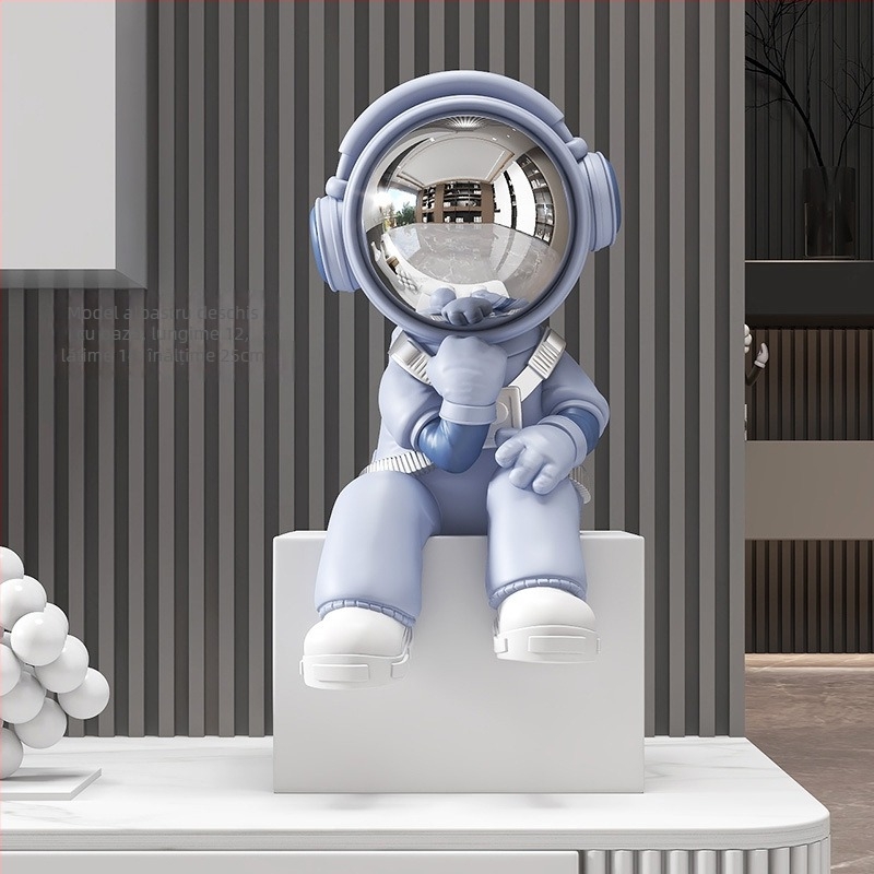 Figurină astronaut în poziție șezândă – rășină, vopsită manual, stil modern minimalist