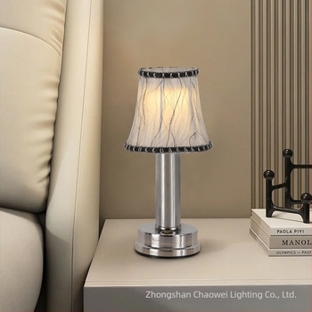 Lampa LED Nordic cu textil – lampă de birou reîncărcabilă, pentru dormitor/bar/cafenea, iluminare de noapte, model HT-TD1W8, materialul suportului: fier, tensiune ≤36V, funcții: decorare, DIY, iluminare ambientală