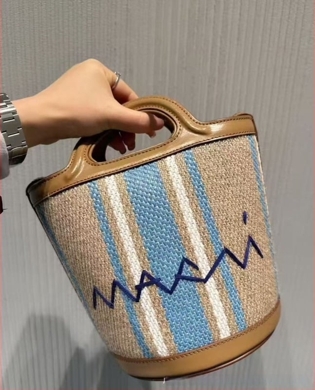 Geantă bucket din rafie, împletită, formă cilindrică, căptușeală din pânză, deschidere deschisă, stil urban simplu