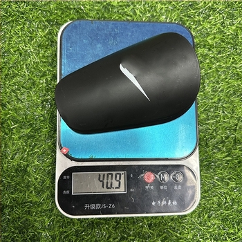 Protecții tibii pentru fotbal - protecții din plastic pentru gambe, copii și adulți, antrenament (Material: plastic; Categoria produsului: Protecții tibii; Utilizare: Fotbal; Scenarii aplicabile: Fotbal; Personalizare: Nu)