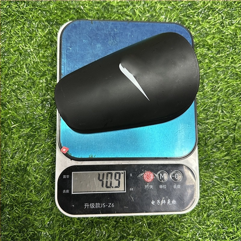 Protecții tibii pentru fotbal - protecții din plastic pentru gambe, copii și adulți, antrenament (Material: plastic; Categoria produsului: Protecții tibii; Utilizare: Fotbal; Scenarii aplicabile: Fotbal; Personalizare: Nu)