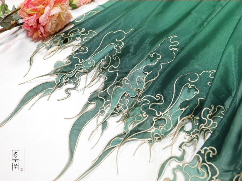 Țesătură brodată pentru Hanfu cu broderie gradientă intensă; Material: fibră chimică; Utilizare: pantofi și pălării; Brand: Altul