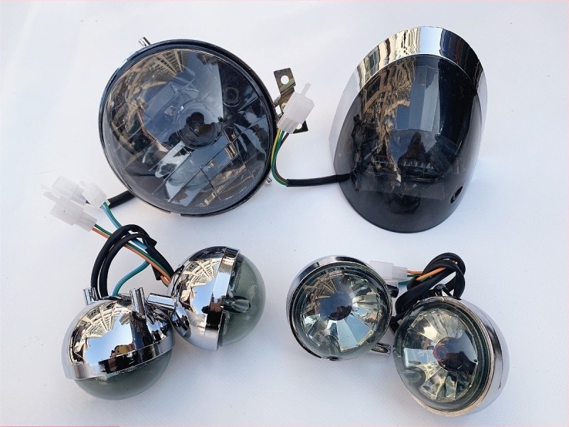 Ansamblu iluminare pentru bicicletă electrică Turtle King: far frontal, semnale față și spate, carcasa farului din spate cu sticlă transparent fumuriu – OEM, compatibil cu alte modele