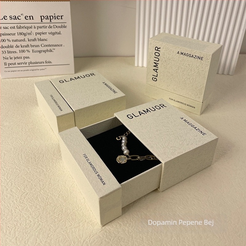 Cutie de prezentare pentru bijuterii cu sertar glisant - din piele, ștanțare la cald, stil modern