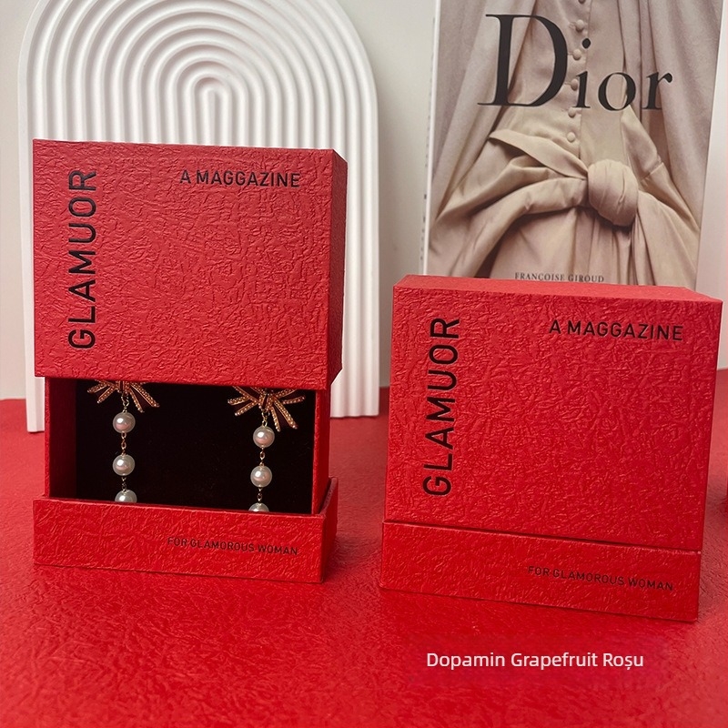 Cutie de prezentare pentru bijuterii cu sertar glisant - din piele, ștanțare la cald, stil modern