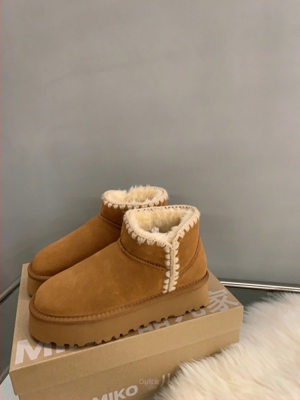 Ghete de zăpadă din lână pentru femei, cu căptușeală din blană reală și talpă groasă; exterior nubuk din piele de vițel; înălțime joasă; interior: lână și cașmir; branț: piele de oaie; talpă din cauciuc spumos (Exterior: nubuk vițel; Interior: lână+cașmir;