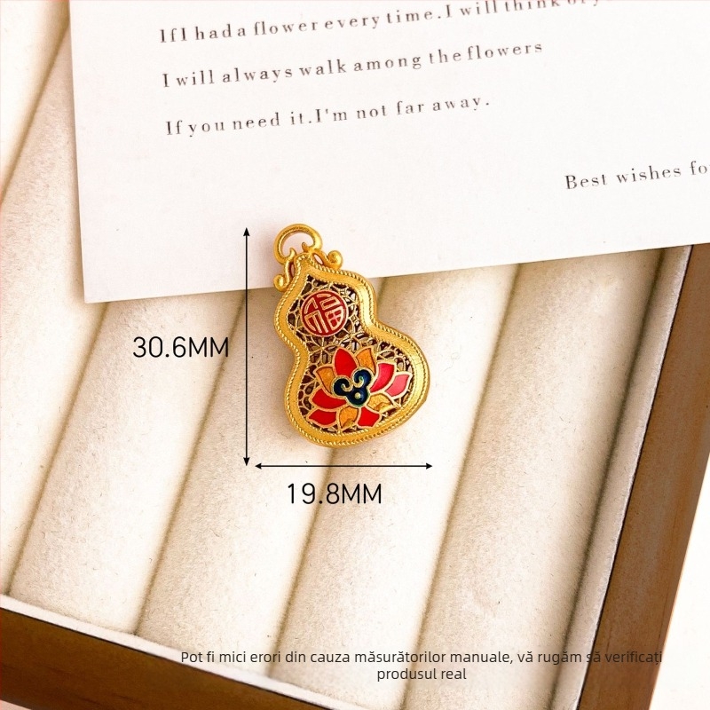 Pandantiv din cupru cu placare aur reală, motiv filigran decupat în formă de gutuie, accesoriu minimalist de modă