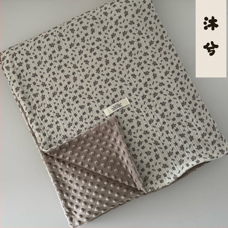 Husă de pilotă reversibilă: o parte 100% bumbac dublu-strat cu fir texturat, cealaltă parte bean velvet (100% poliester); INS stil, 1,5–2,0 kg, imprimare reactive