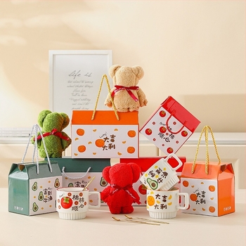 Set de căni în cutie cadou – cană ceramică cu logo, porțelan, compatibil cu microunde, 3 piese, UCOROOM